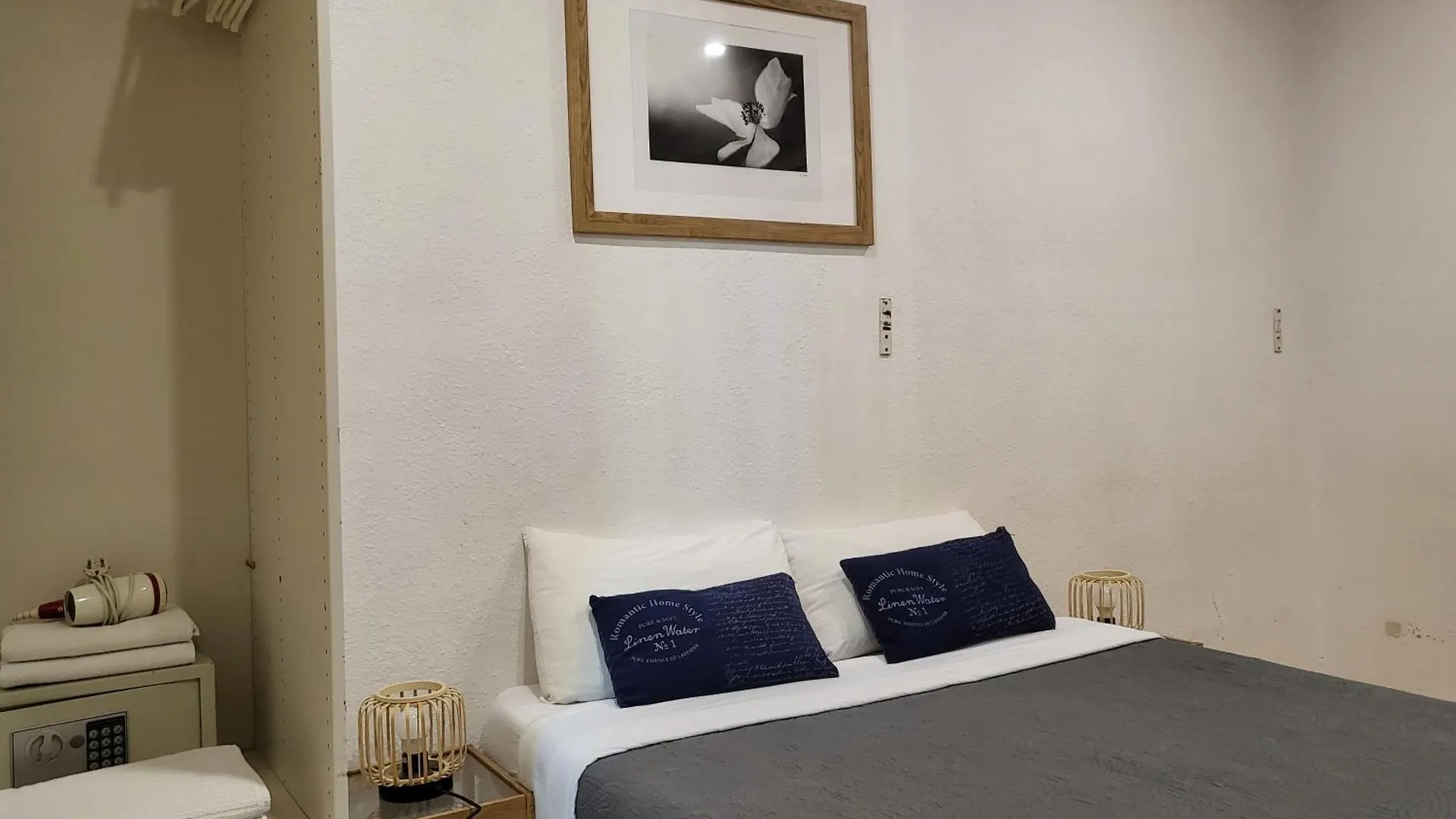 Barcelona Rooms 294 2*,  Spain